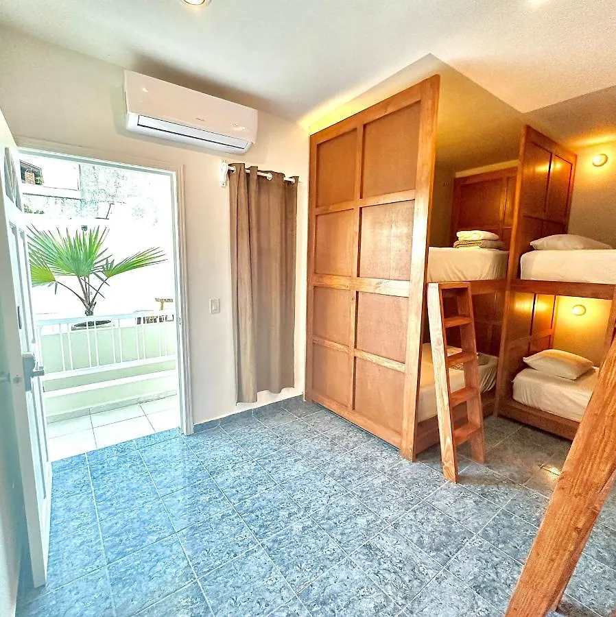 Freelance Hostel Tulum México